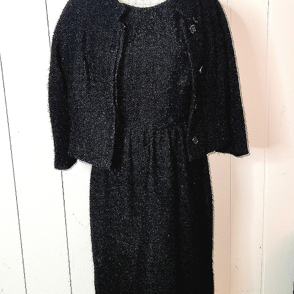 Vintage Boucle' 2-piece Cropped Blazer And  Dress. Wool  Pleated Classy